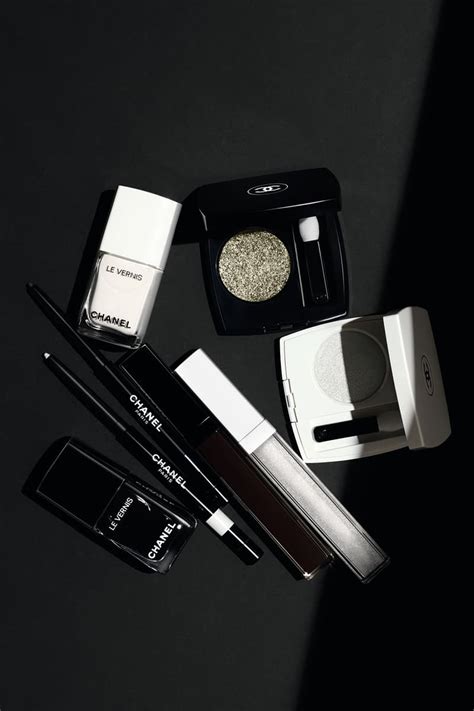 2019 noir et blanc de chanel adv immage|CHANEL Fall/Winter Makeup Collection 2019: Noir et .